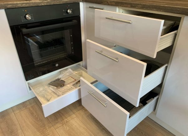 Кухня с барной стойкой Армель 1,6х2,1х1,2 м